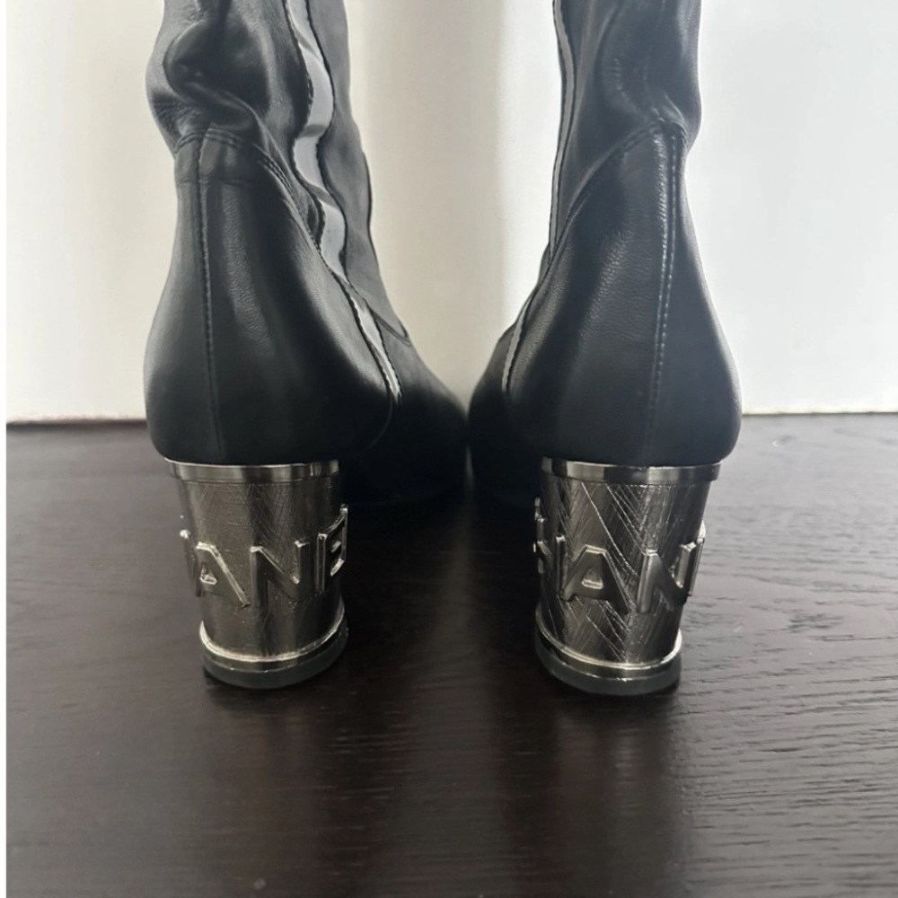 Chanel boots size 38.5 - Picture 2 of 3